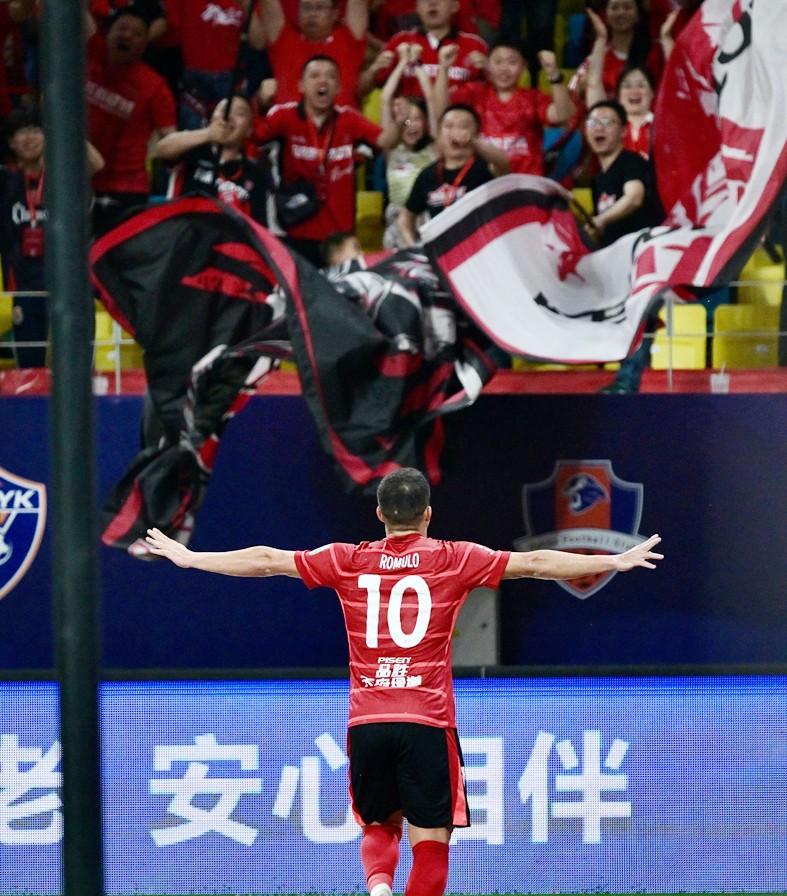 熊猫体育-国际比赛日西甲传出新动向，上海申花临场应变，管理层表态：话题不断，赛程密集仍需轮换的简单介绍